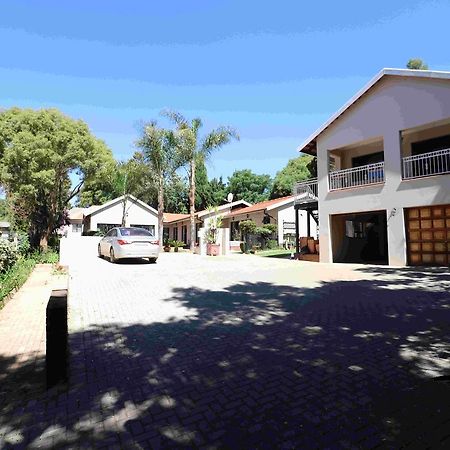 Acacia Grove Guest House Йоганнесбурґ Екстер'єр фото