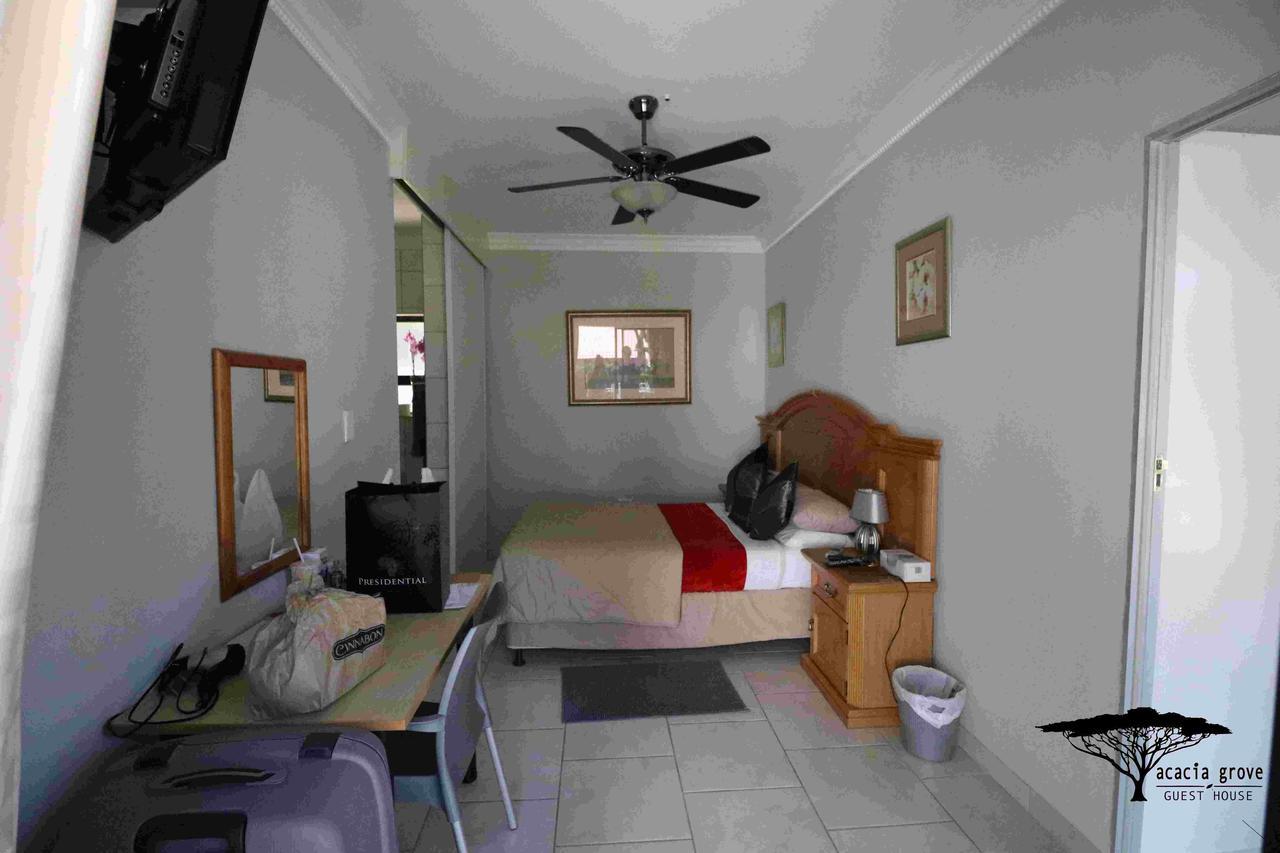 Acacia Grove Guest House Йоганнесбурґ Екстер'єр фото